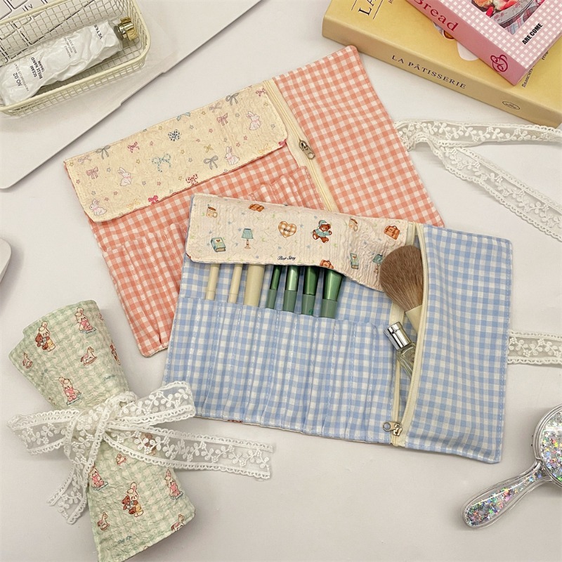 Cute Cartoon Embossed Pencil R - Pen Pouch Roll reseña y precio